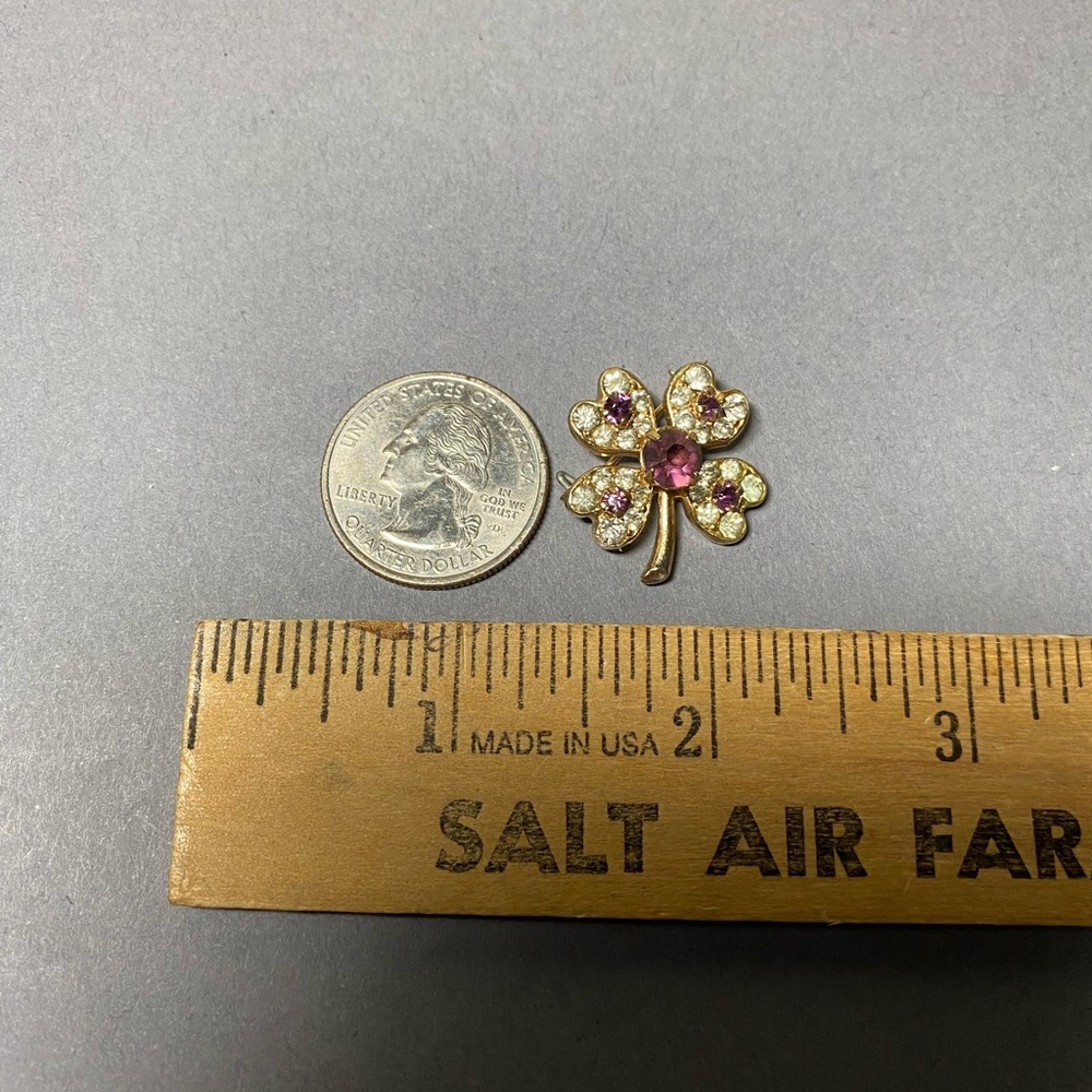 Vintage small purple rhinestone four leaf clover pin - Picture 4 of 5